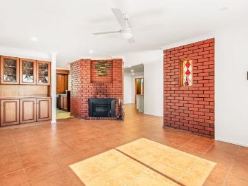 Spacious Family Farm Living with Granny Flat