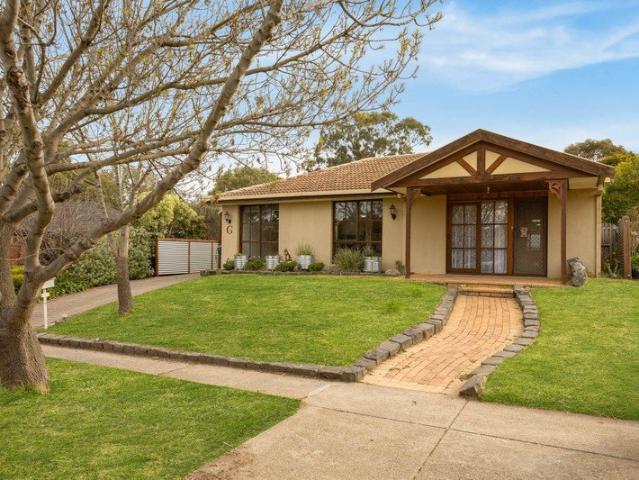 Spacious Family Flexibility on 771m2 Approx