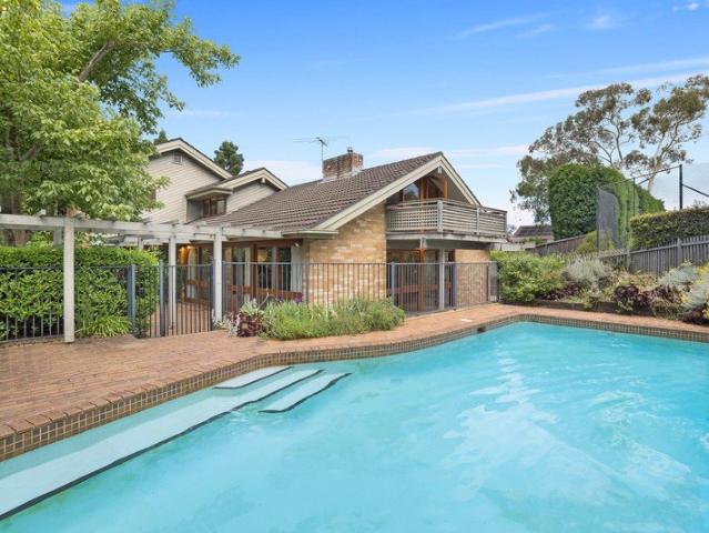 Spacious Family House at the Heart of the Suburb