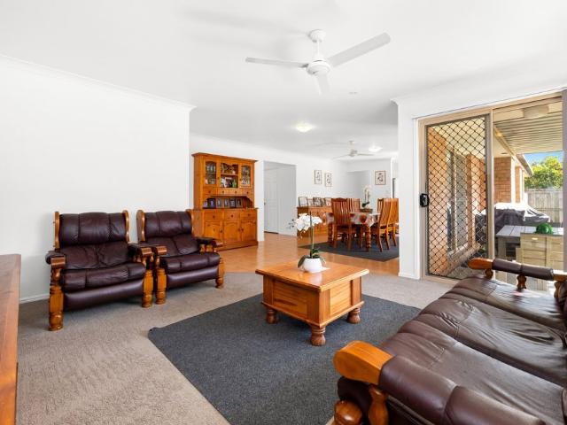 Spacious Family Home | 4 Bedrooms | 2 Bathrooms | Double Garage | Pet Friendly