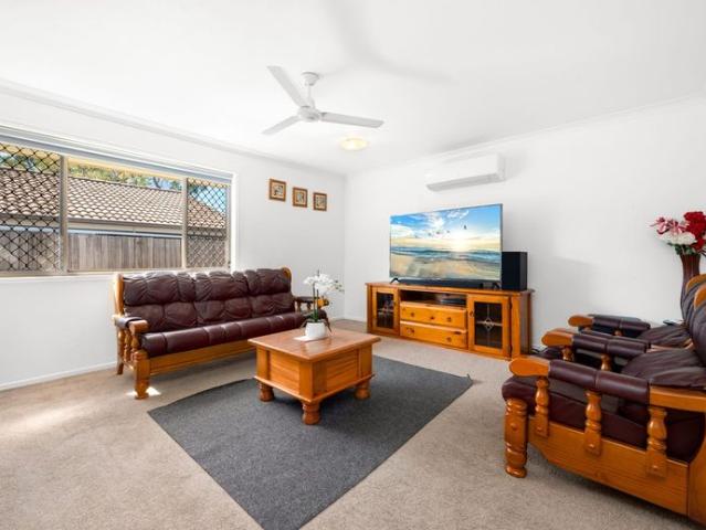 Spacious Family Home | 4 Bedrooms | 2 Bathrooms | Double Garage | Pet Friendly