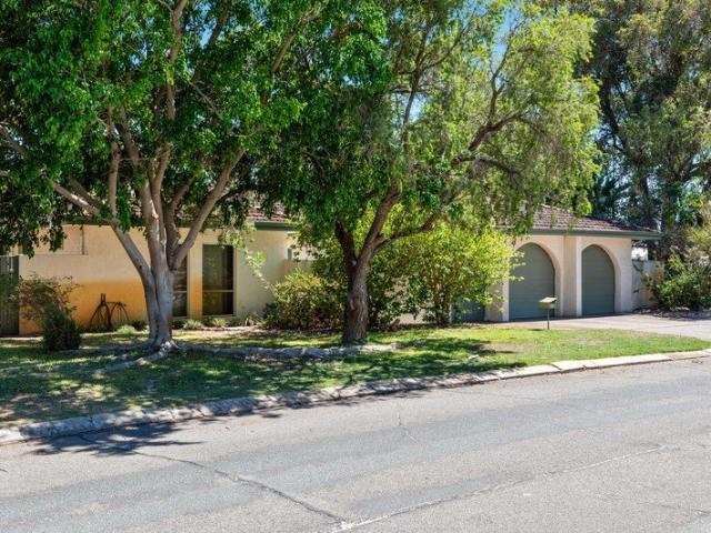 Spacious Family Home 4X2 for Rent in Prime Thornlie location