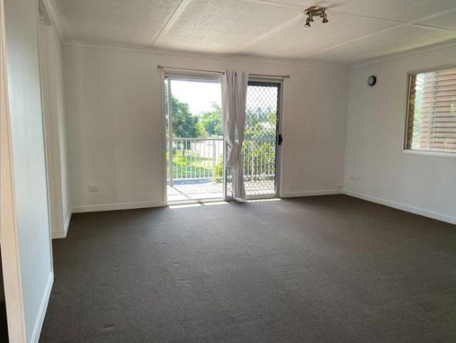 Spacious Family Home 5 Bedrooms and 3 Bathrooms