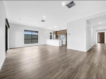 Rockbank, Victoria - Garden, Parking, Equipped kitchen