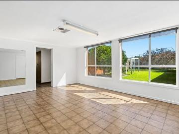 SPACIOUS FAMILY HOME!