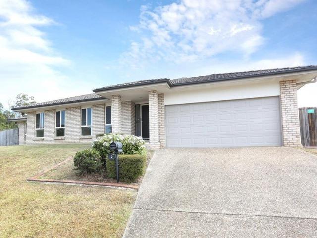 Spacious Family Home Walk to School!