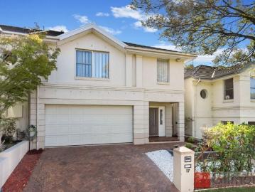 Spacious Family Home Walking Distance to Metro & Matthew Pearce Catchment