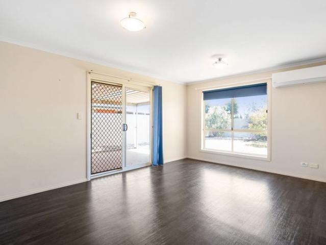 Spacious Family Home Walking Distance To Shops, Schools and Public Transport