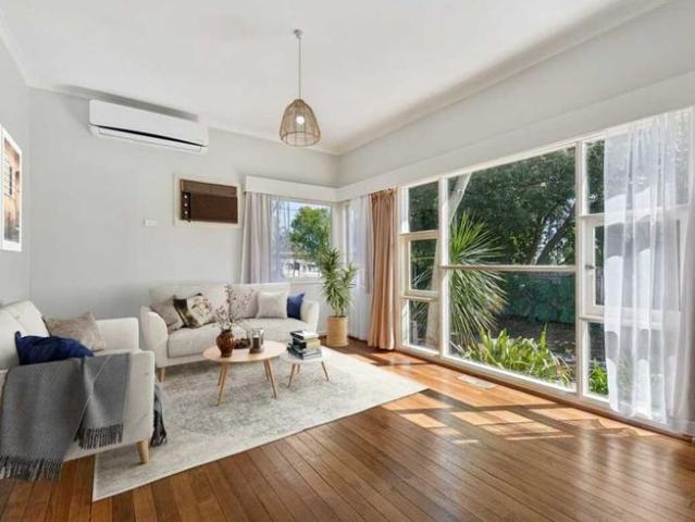 Spacious Family Home with Multiple Living Zones in the Heart of Oakleigh South