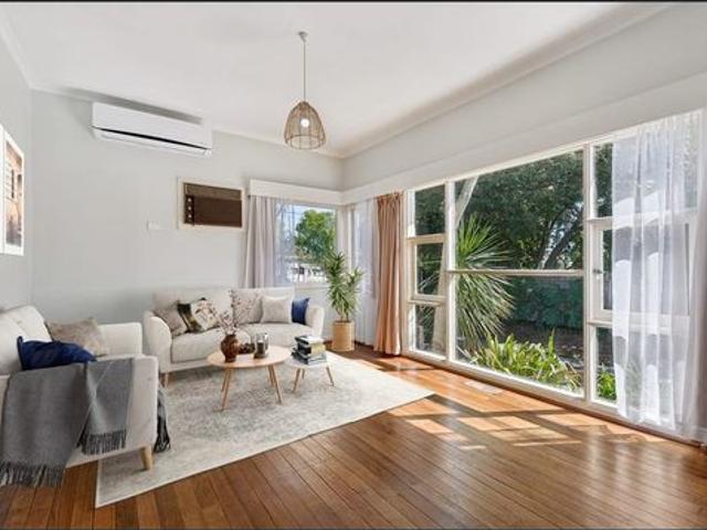 Spacious Family Home with Multiple Living Zones in the Heart of Oakleigh South