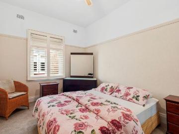 SPACIOUS FAMILY HOME WITH MULTIPLE LIVING ZONES, SUNROOM, ENTERTAINING DECK AND SUN DRENCHED NORTH FACING GARDEN