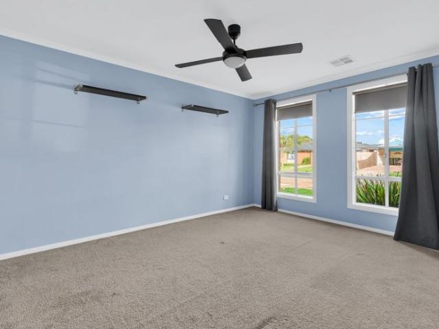 SPACIOUS FAMILY HOME WITH MULTIPLE LIVING AREAS