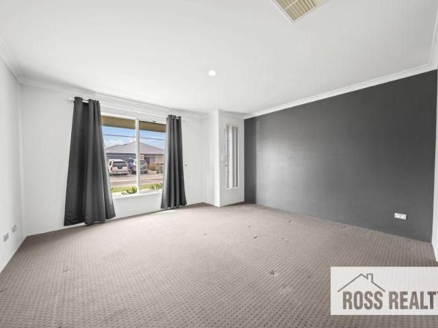 SPACIOUS FAMILY HOME WITH MULTIPLE LIVING AREAS