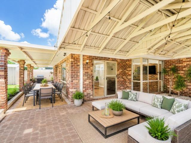 SPACIOUS FAMILY HOME WITH MULTIPLE LIVING AREAS