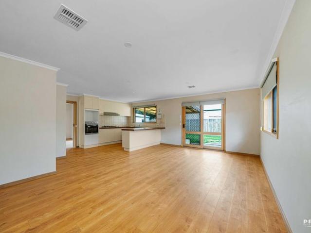 Spacious Family Home with Multiple Living Areas 27 Black Dog Drive BROOKFIELD VIC