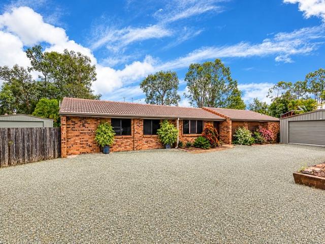 SPACIOUS FAMILY HOME WITH MULTIPLE LIVING AREAS, TEENAGE RETREAT & OUTDOOR ENTERTAINING!