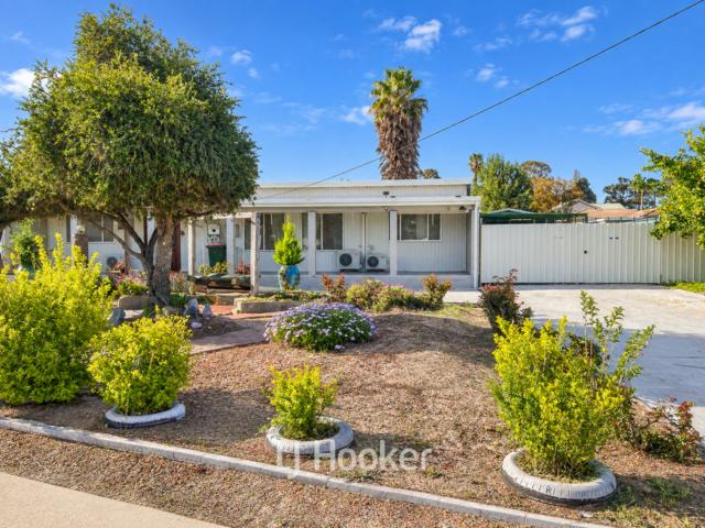 Spacious Family Home with Multiple Living Areas, Workshop & Excellent Heating