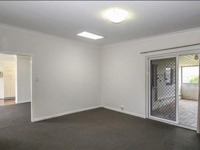 SPACIOUS FAMILY HOME WITH MULTIPLE LIVING AREAS AND HUGE ENCLOSED SUNROOM