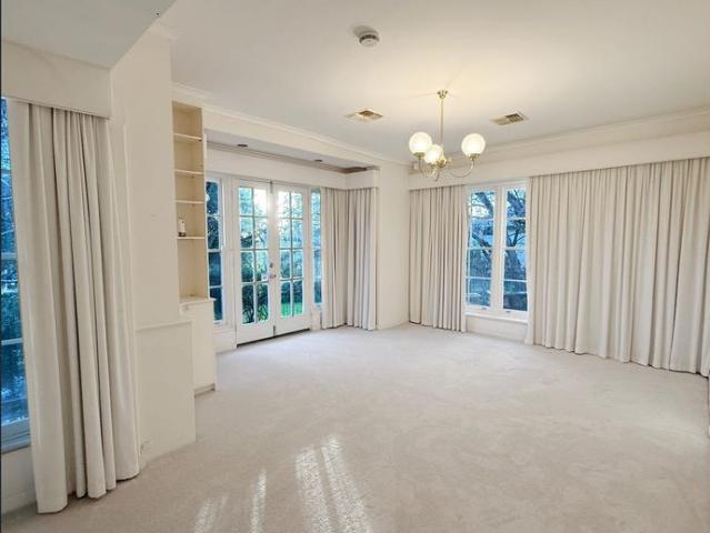 Spacious Family Home with Multiple Living Areas and Panoramic Views!