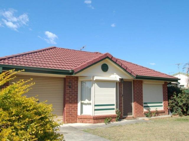 SPACIOUS FAMILY HOME WITH MULTIPLE LIVING AREAS CLOSE TO SHOPS AND SCHOOLS