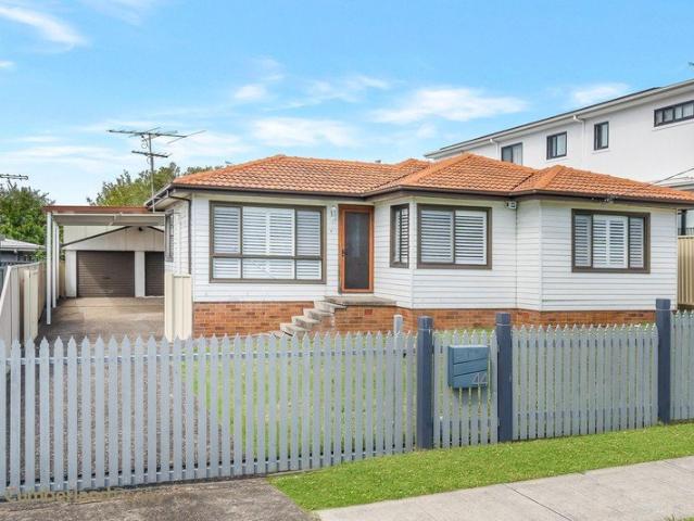 SPACIOUS FAMILY HOME WITH MULTIPLE LIVING AREAS & EXCEPTIONAL PARKING