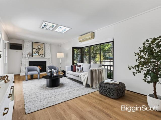 SPACIOUS FAMILY HOME WITH MULTIPLE LIVING AREAS IN THE MWSC ZONE!