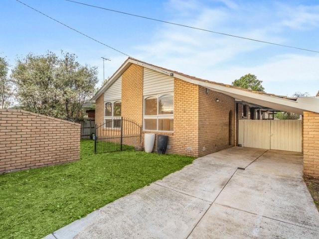 Spacious Family Home with Multiple Living Areas in a Prime Preston Location