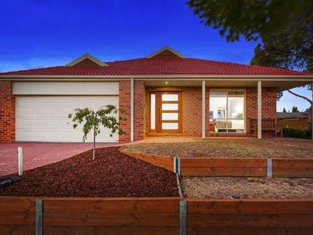 Spacious Family Home with Multiple Living Areas in Prime Berwick Location