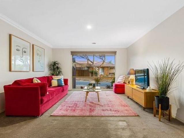 Spacious Family Home with Multiple Living Areas in Prime Berwick Location