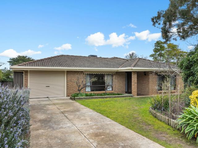 SPACIOUS FAMILY HOME WITH MULTIPLE LIVING AREAS IN SOUGHT AFTER HAPPY VALLEY!