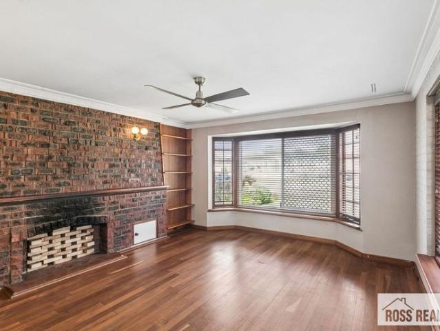 SPACIOUS FAMILY HOME WITH MULTIPLE LIVING AREAS & LARGE BACKYARD