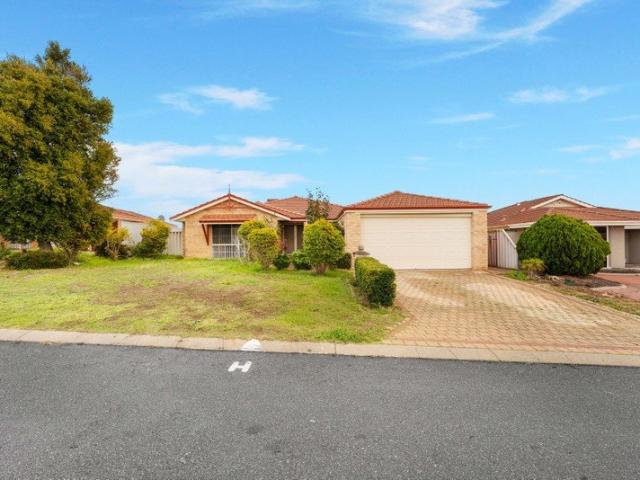 Vacant & Ready to Move In: Spacious Family Home with Multiple Living Areas on 618m2!