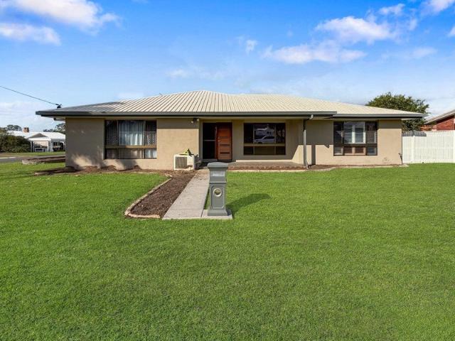 Spacious Family Home with Multiple Living Areas & Outdoor Entertaining