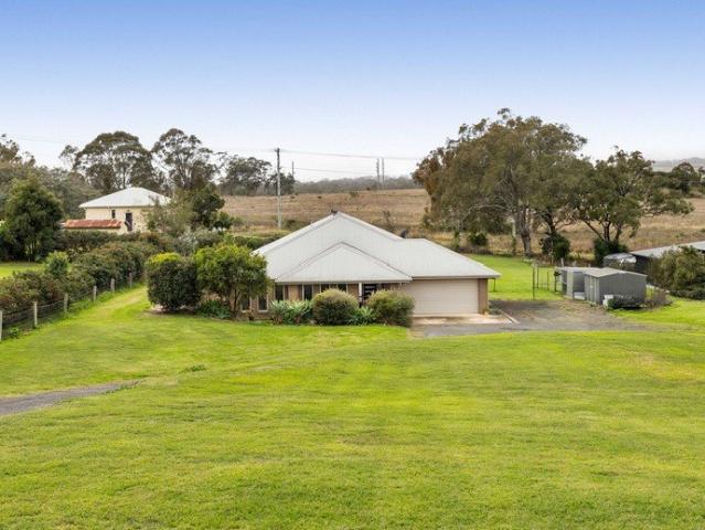 Spacious Family Home With Multiple Living Areas, Prime Location on 1 Acre