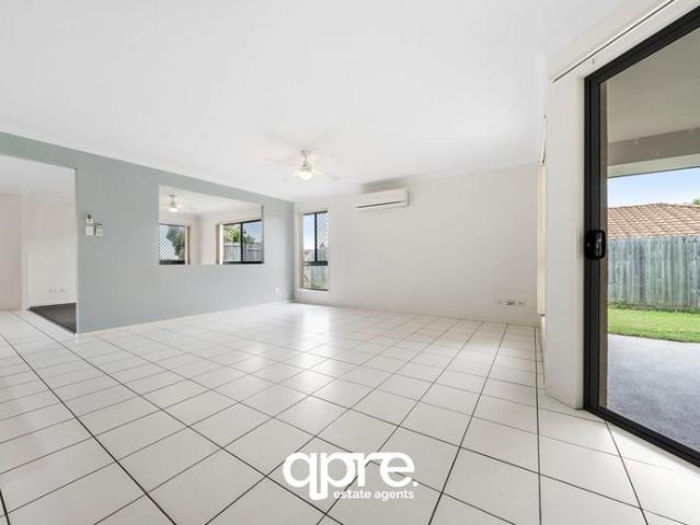 SPACIOUS FAMILY HOME WITH MULTIPLE LIVING AREAS & SIDE ACCESS
