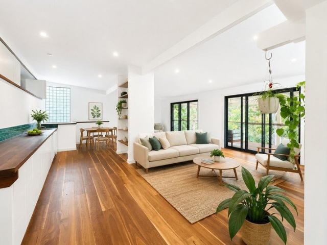 Spacious Family Home with Multiple Living Areas, Solar panels & powerful battery & Separate Retreat