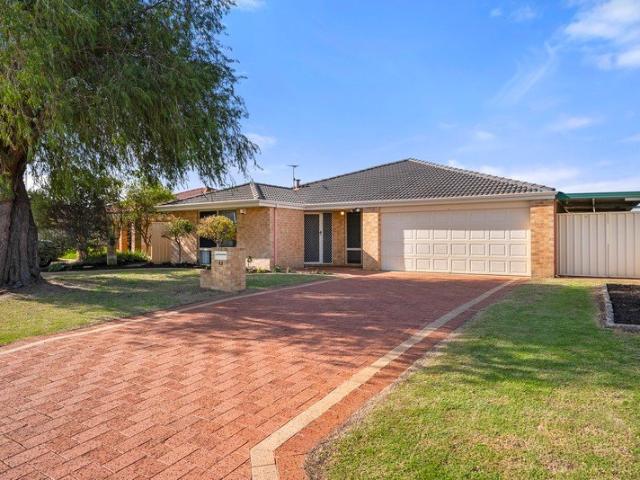 SPACIOUS FAMILY HOME WITH MULTIPLE LIVING OPTIONS AND FLEXIBILITY THROUGHOUT