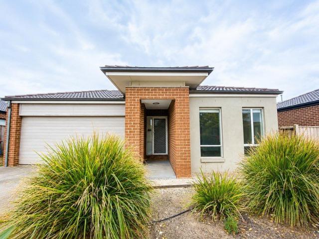 SPACIOUS FAMILY HOME WITH MODERN COMFORTS | GREAT LOCATION