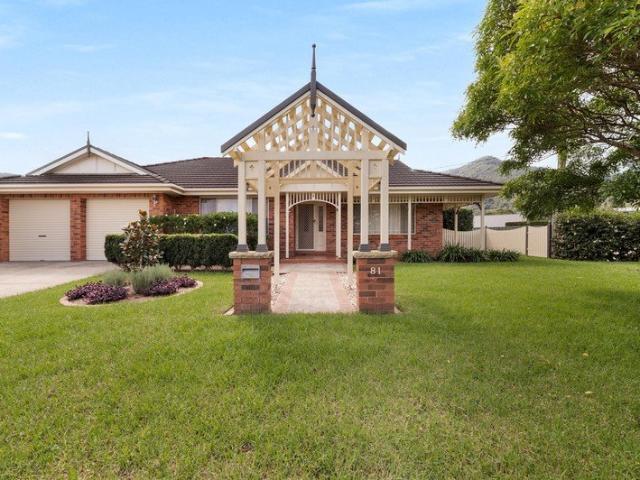 Spacious Family Home with Mountain Views in Cambewarra Village