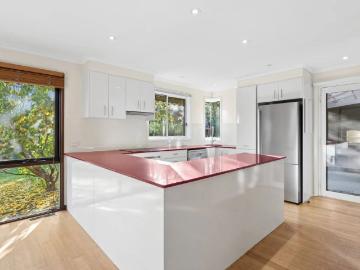 Spacious Family Home with Mountain Views in Sought After Gowrie