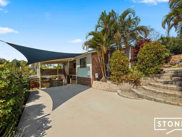 Spacious Family Home with Mountain Views