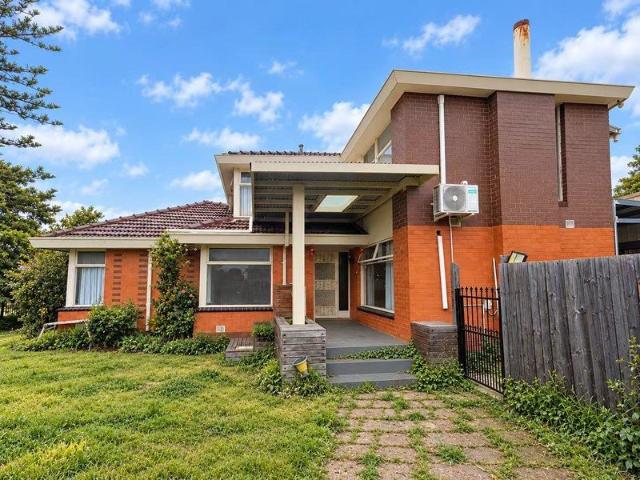 Spacious Family Home with Outdoor Entertaining in Donvale