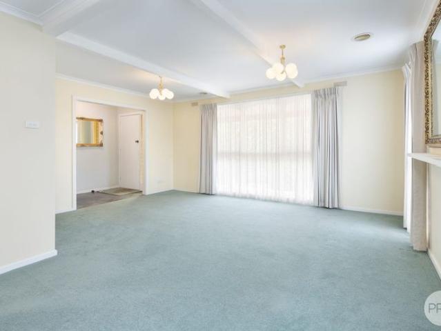 SPACIOUS FAMILY HOME WITH OUTSTANDING OUTDOOR ENTERTAINING.
