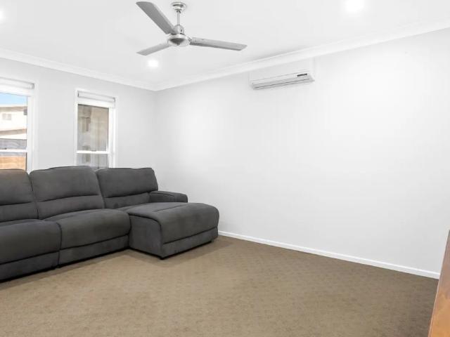 Spacious Family Home with Ocean Views in a Quiet Cul De Sac