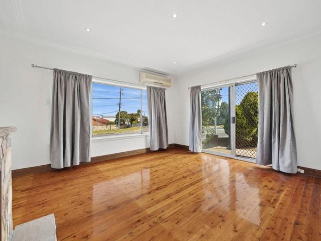 Spacious Family Home with Ocean Views & Self Contained Cabin
