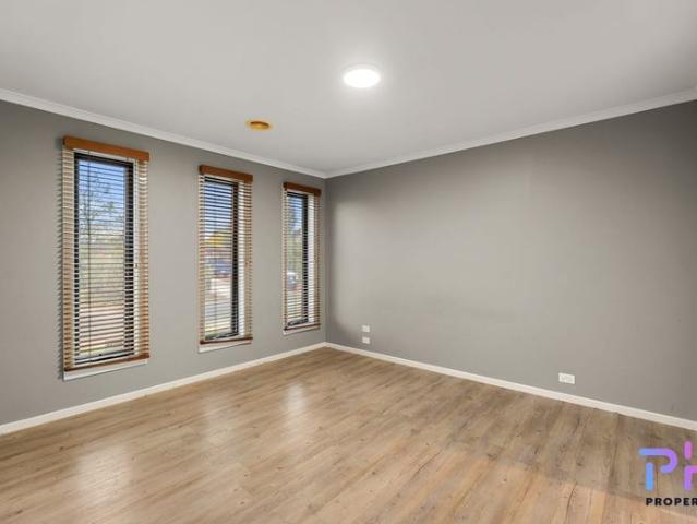 SPACIOUS FAMILY HOME WITH OPEN PLAN LIVING AND DOUBLE GARAGE