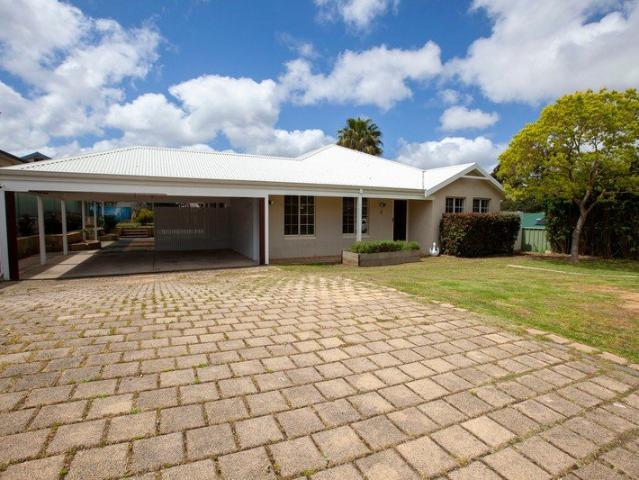 Spacious Family Home with a Fantastic Backyard!