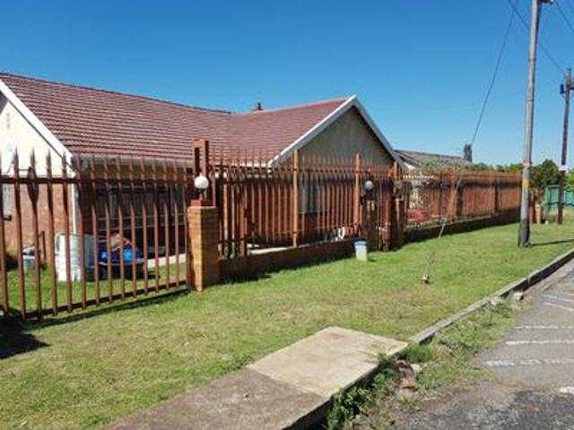spacious family home with a one bedr.