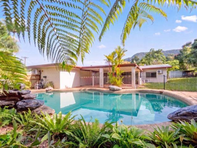 SPACIOUS FAMILY HOME WITH A POOL, IN SOUGHT AFTER BAYVIEW HEIGHTS!