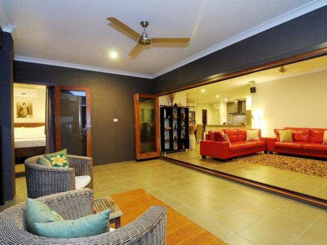 SPACIOUS FAMILY HOME WITH A POOL IN SOUGHT AFTER PALM COVE!